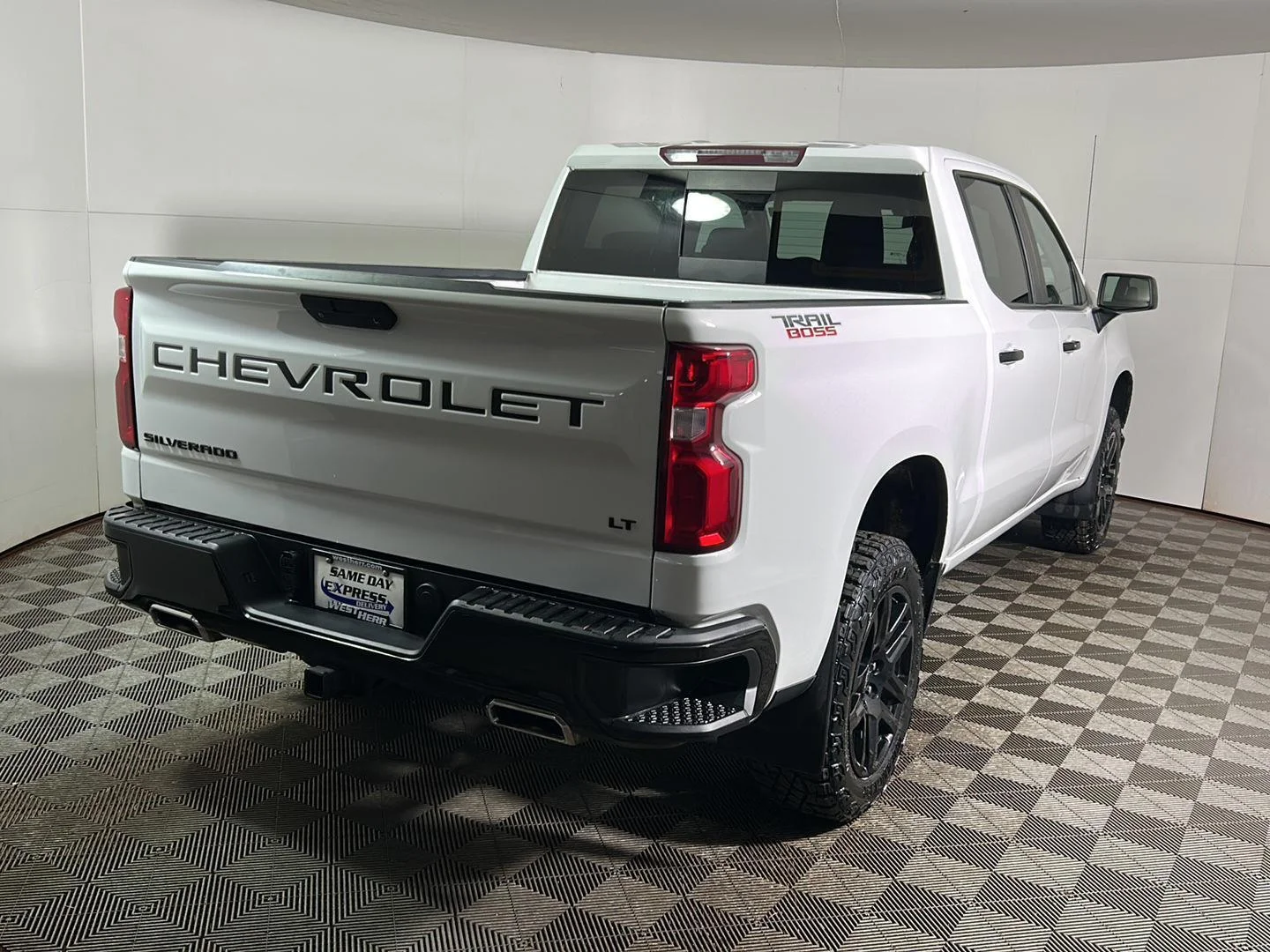 Used 2021 Summit White Chevrolet LT Trail Boss image 6