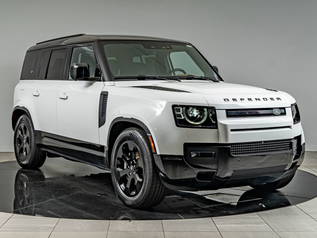 Used 2024 White Land Rover X-Dynamic SE image 3
