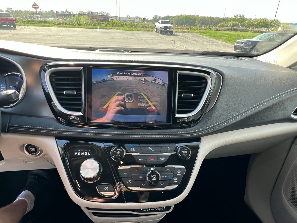 2024 Chrysler Pacifica PHEV Select - Photo 27