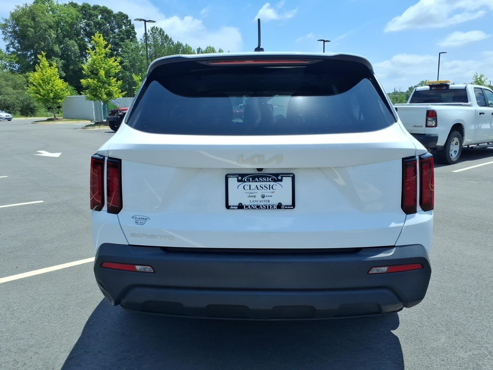Used 2023 Glacial White Pearl Kia LX image 15