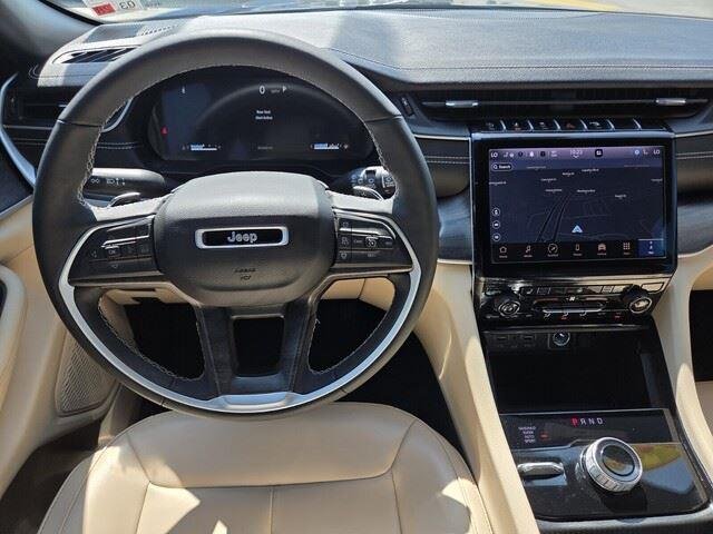 Used 2024 Diamond Black Crystal Pearlcoat Jeep Limited image 25