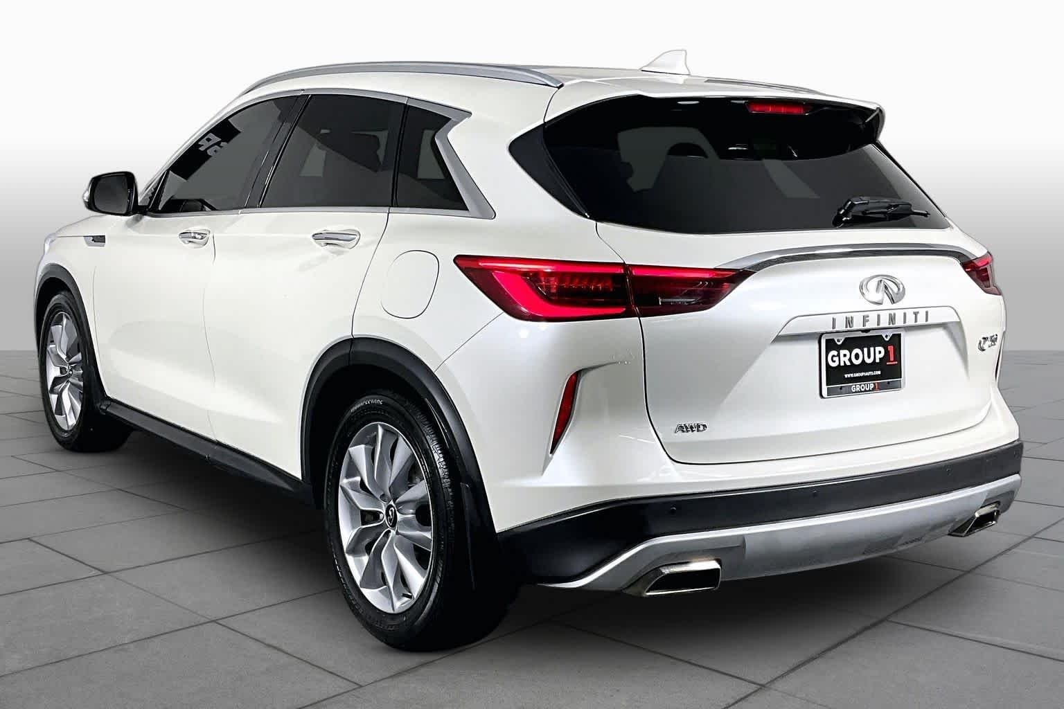 Used 2020 Majestic White INFINITI LUXE image 11