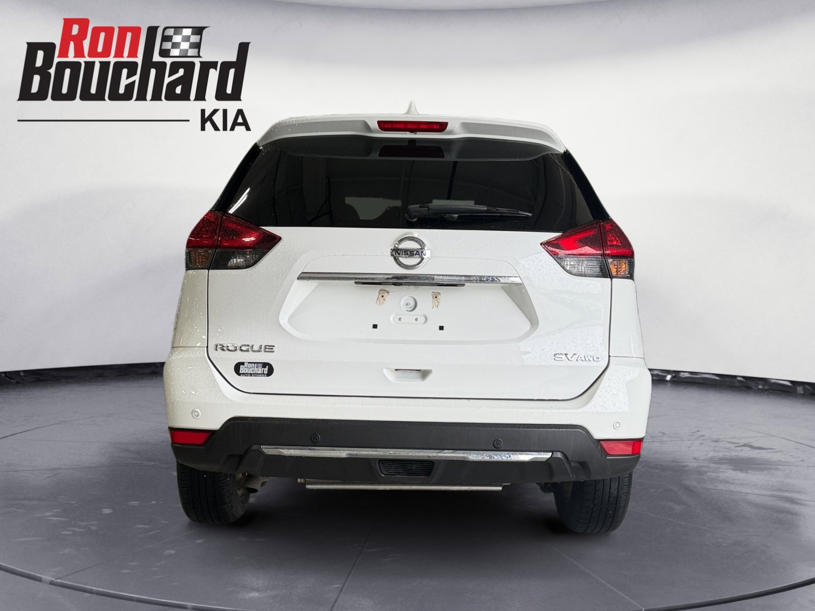 Used 2019 Glacier White Nissan SV image 3