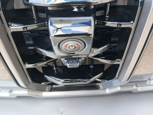 New 2026 Silver Zynith Exterior Paint Jeep Limited Reserve image 9