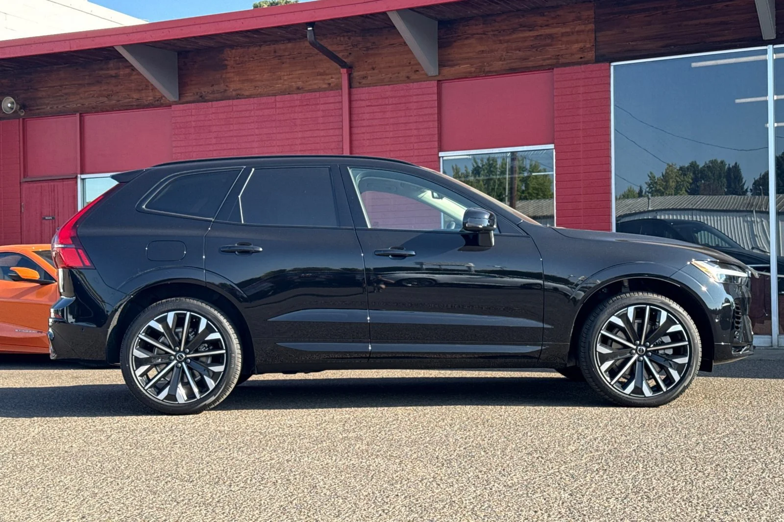 New 2026 ONYX BLACK Volvo Ultra image 3