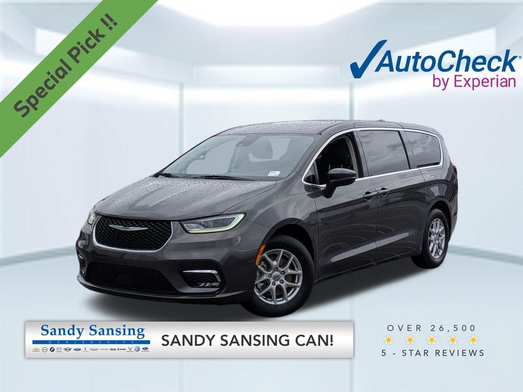 2023 Chrysler Pacifica Touring L's photo