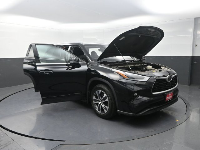 Used 2021 Black Toyota XLE image 40