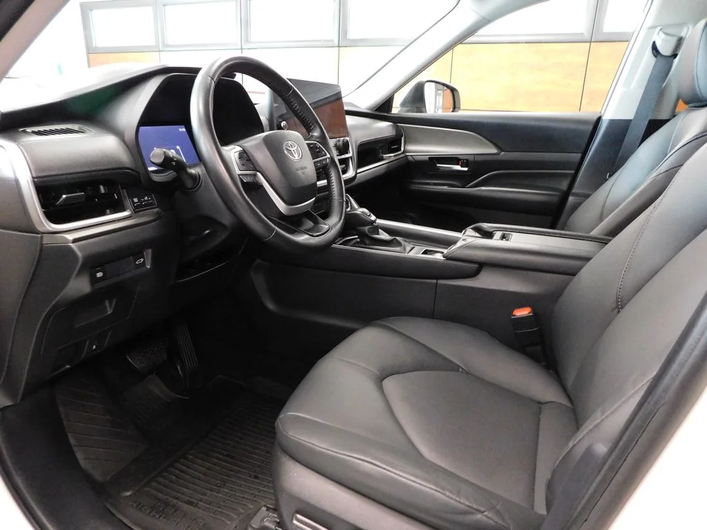 Used 2024 Cream Toyota XLE image 15