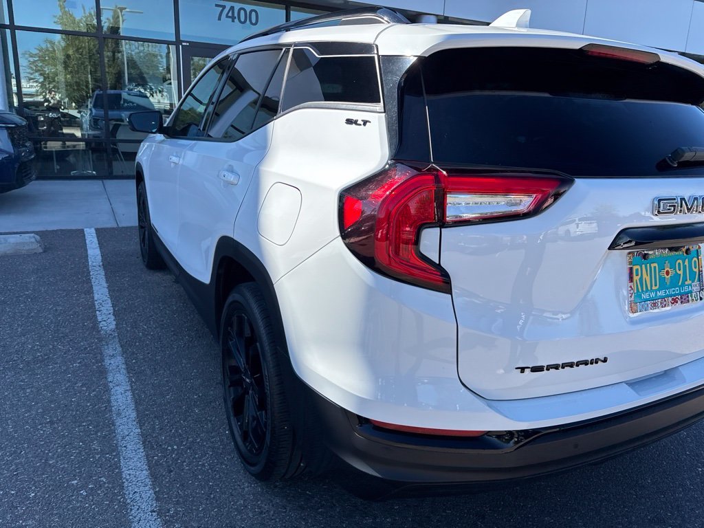 Used 2022 White GMC SLT image 19