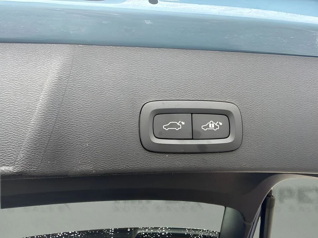 Used 2023 Blue Volvo Twin Plus image 19