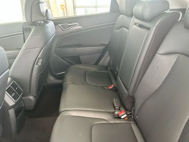 New 2026 Glacial White Pearl Kia EX image 26