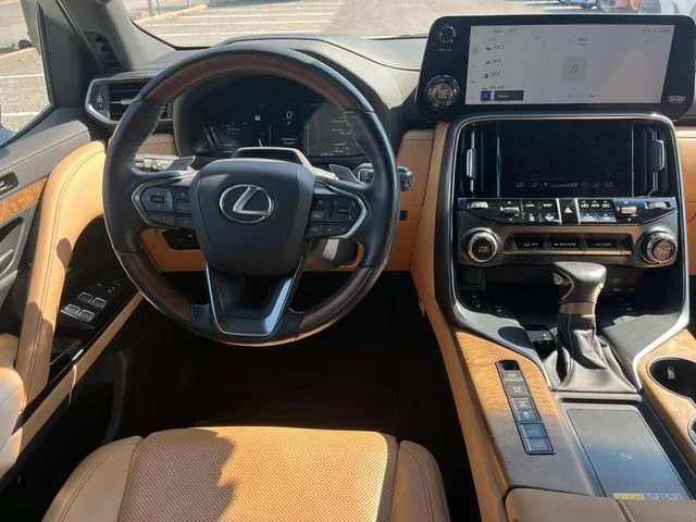 Certified Used 2025 EMINENT WHITE PEARL Lexus 600 Luxury image 11