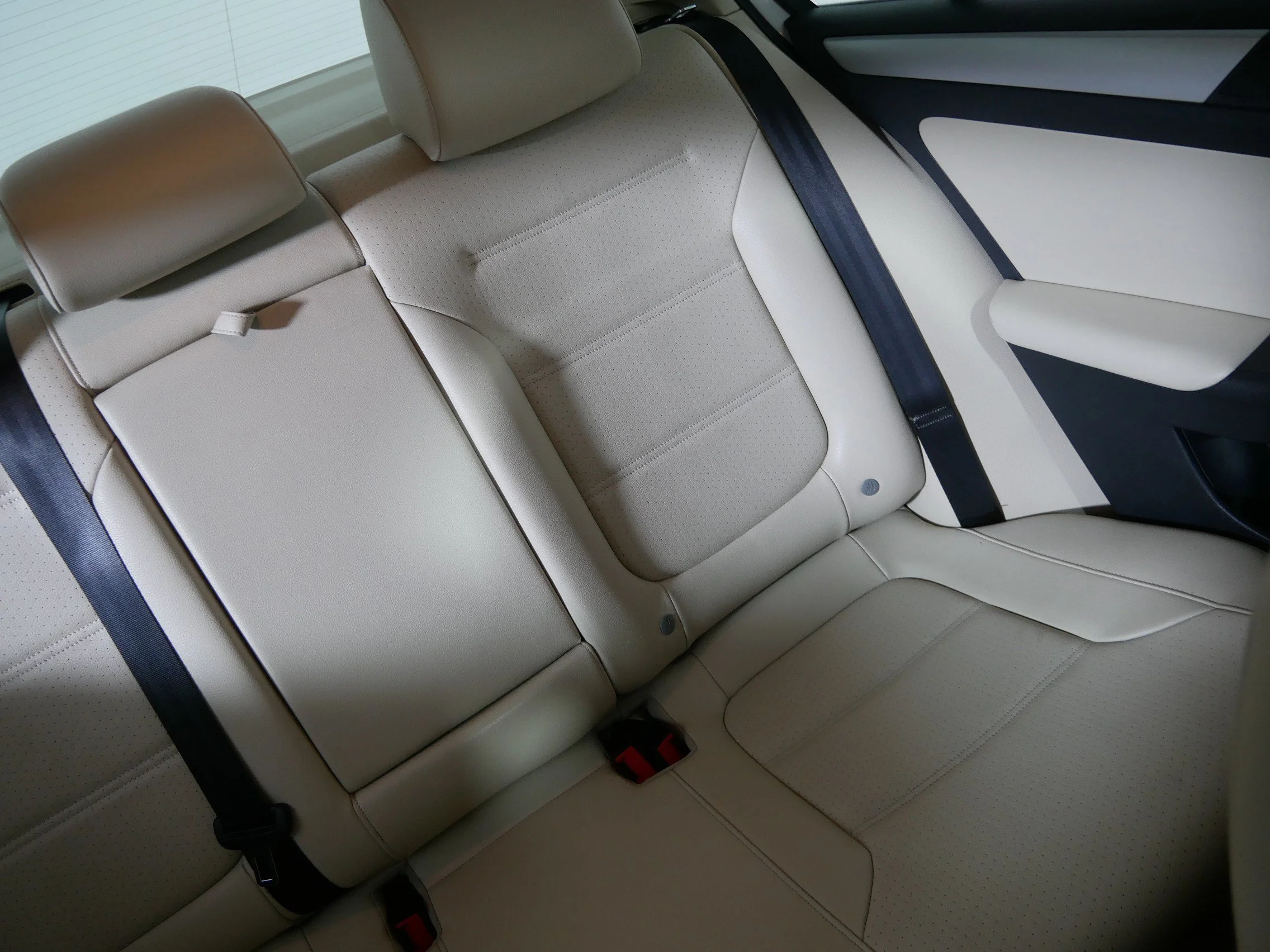 Used 2014 Candy White Volkswagen SE w/Connectivity/Sunroof image 14