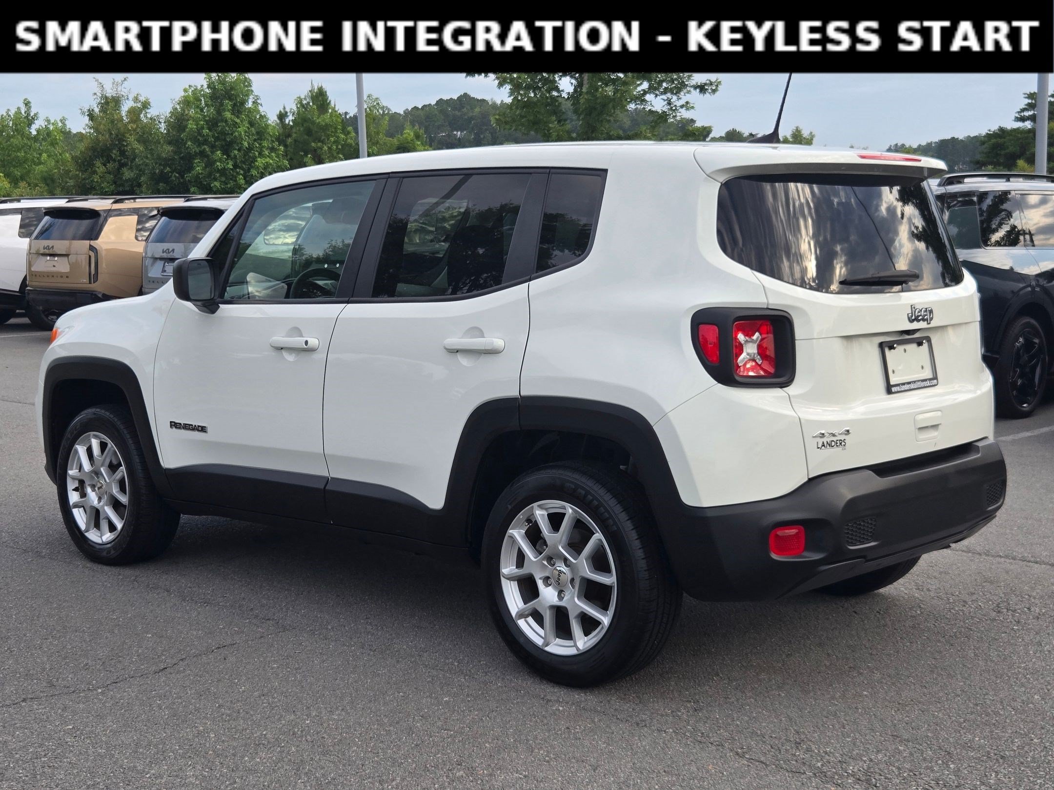 Used 2023 Alpine White Clearcoat Jeep Latitude image 5