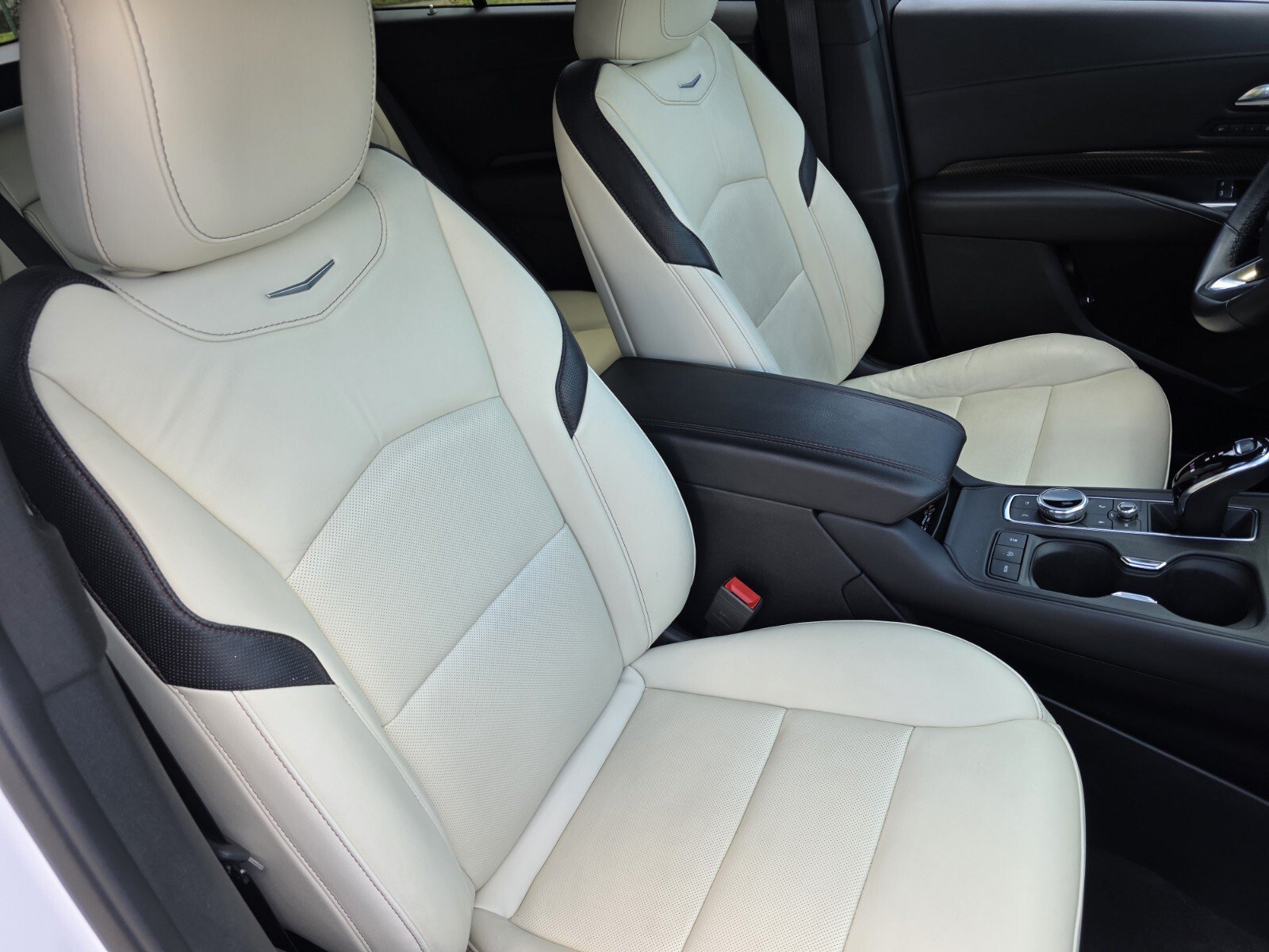 Used 2022 Crystal White Tricoat Cadillac FWD Sport image 28