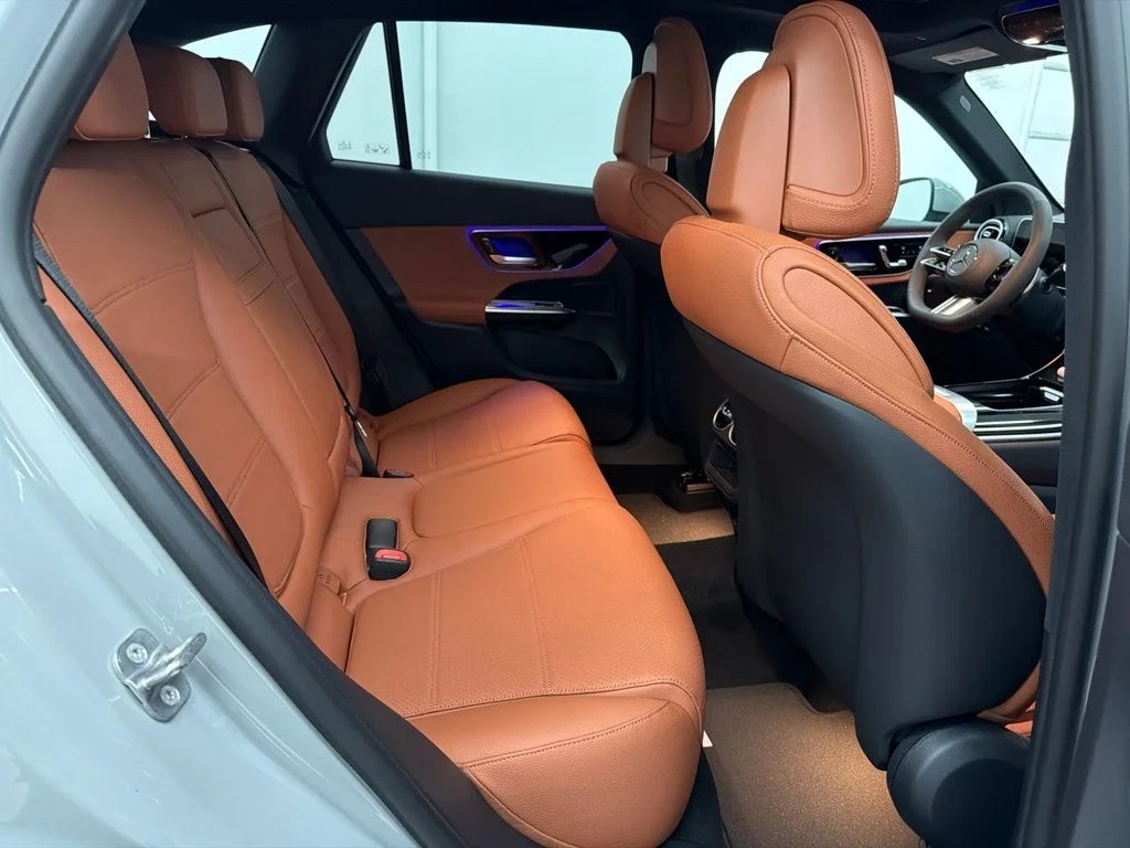 New 2027 White Mercedes-Benz GLC 300 image 26