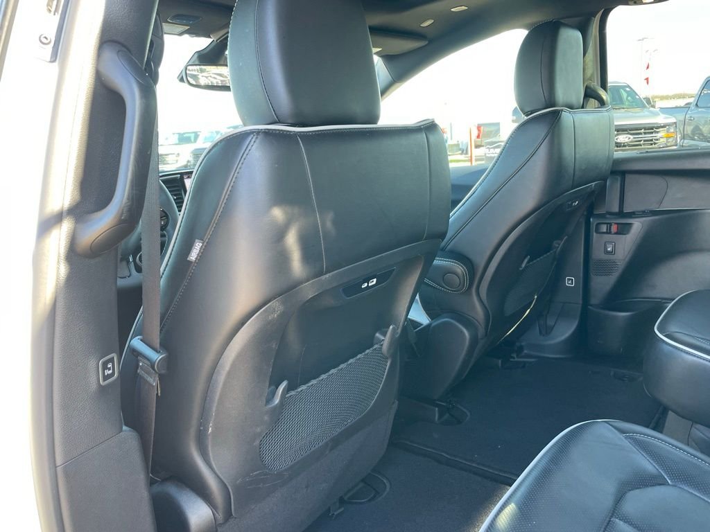 Used 2025 White Chrysler Limited image 53