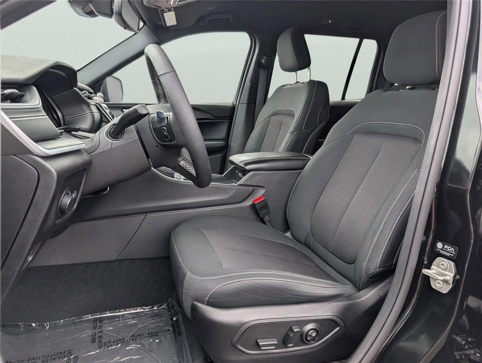 Used 2024 Diamond Black Crystal Pearlcoat Jeep Laredo image 11