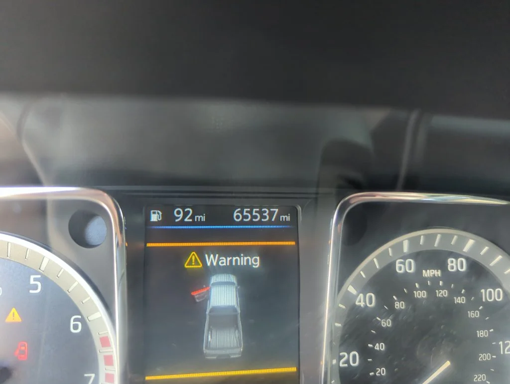 Used 2019 White Nissan S image 39