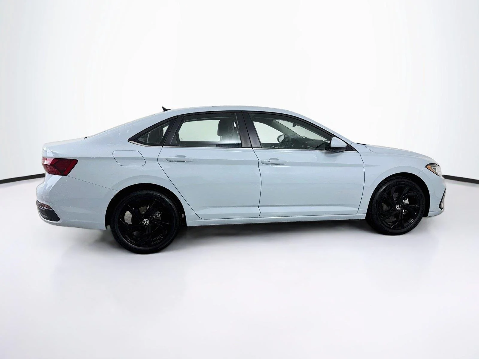 New 2027 GRAY Volkswagen SE image 8