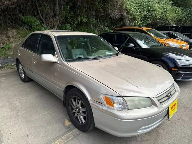 Used 2001  Toyota LE image 1