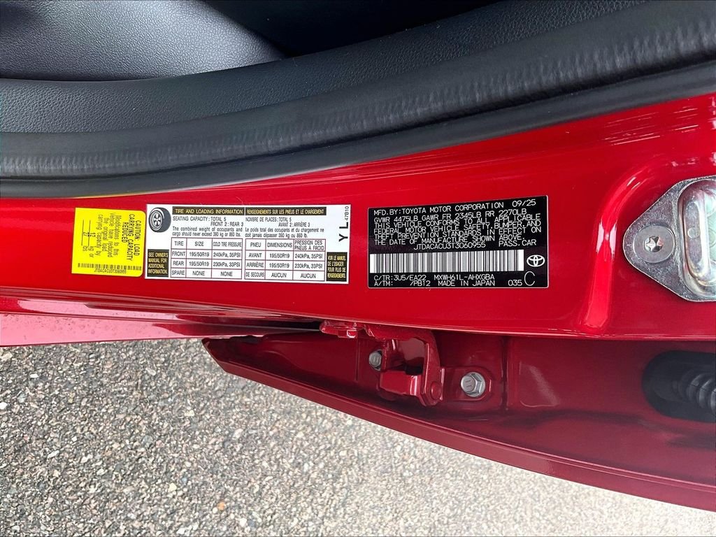2026 Toyota Prius Plug-in Hybrid XSE - Photo 17