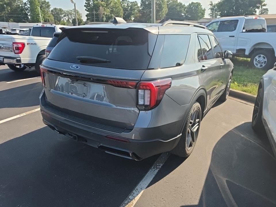 Used 2025 Carbonized Gray Ford ST-Line image 5