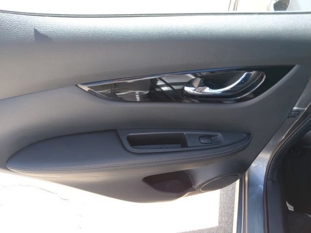 Used 2021 Gun Metallic Nissan SV image 27