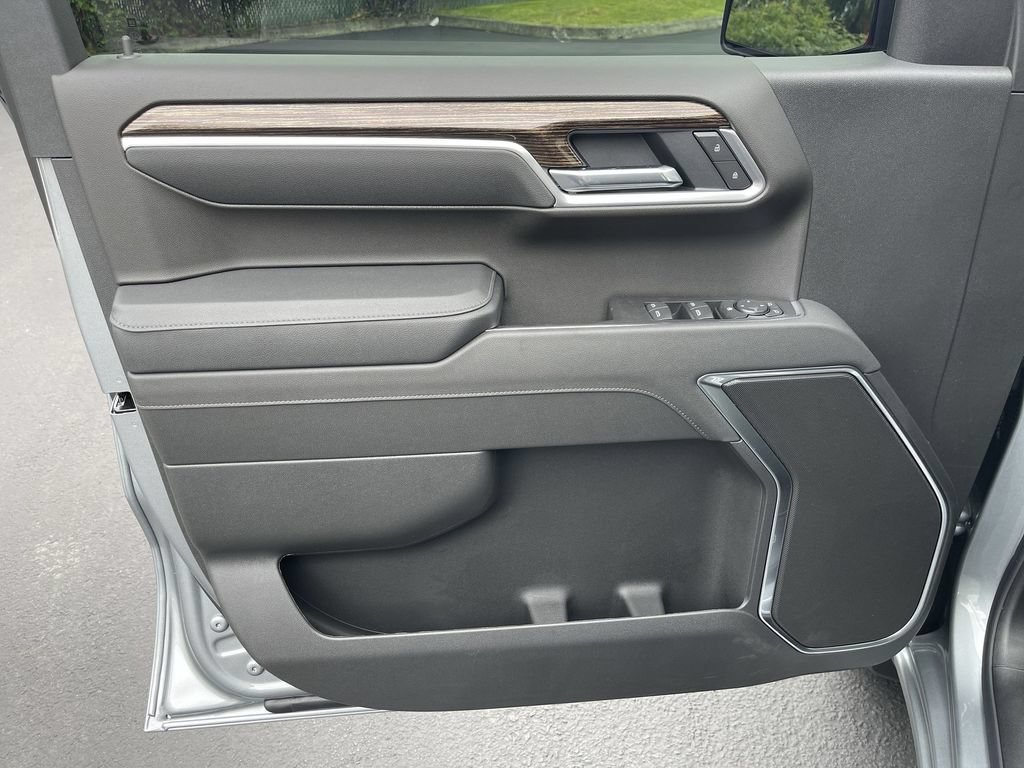 New 2026 Sterling Metallic GMC Elevation image 22