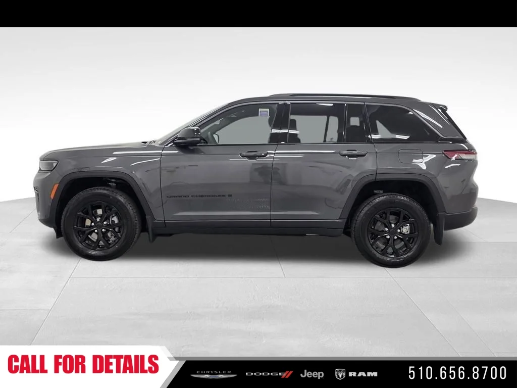 New 2026 Baltic Gray Metallic Clear-Coat Exterior Paint Jeep Altitude image 8