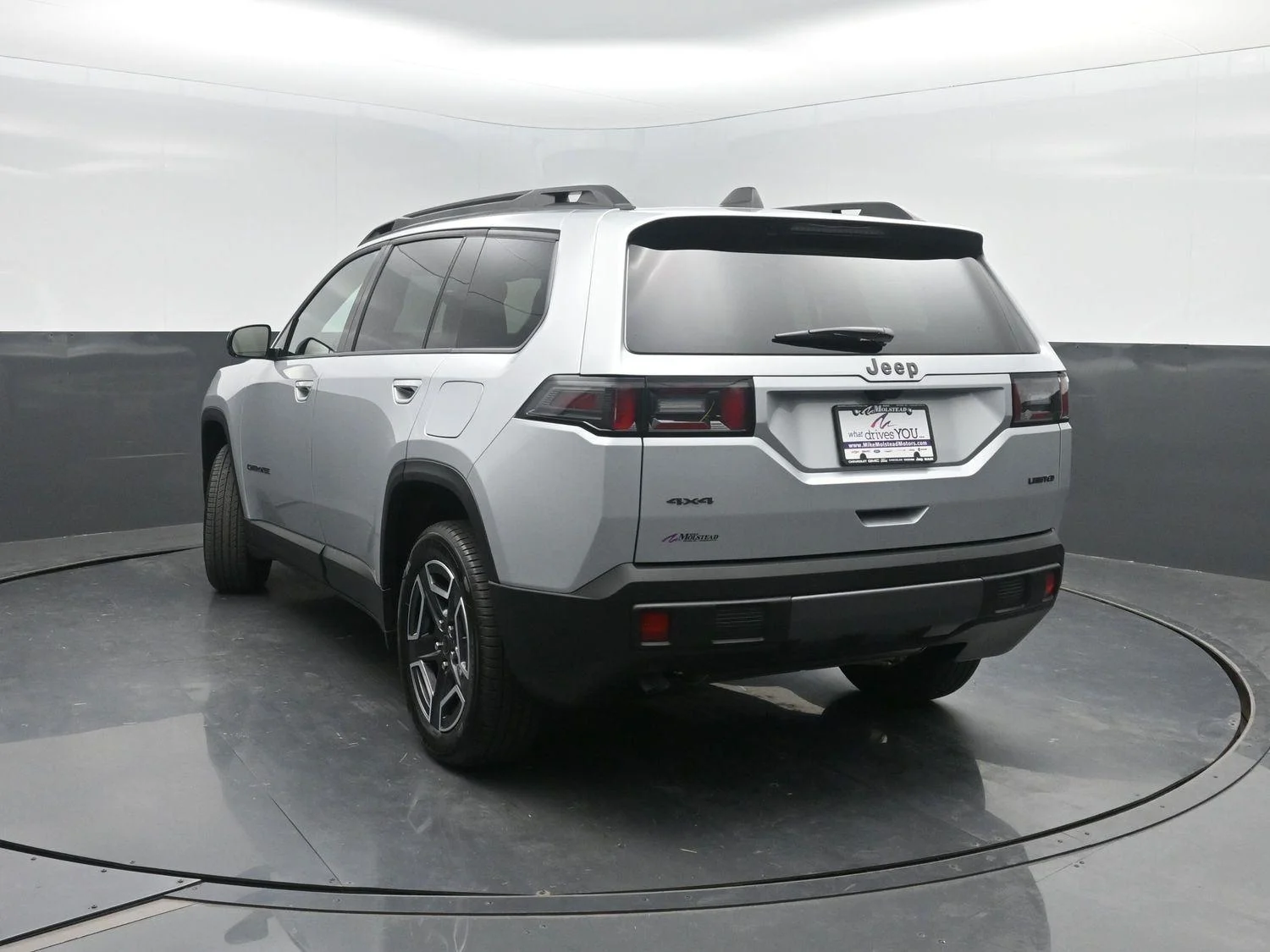 New 2026 Silver Zynith Clear-Coat Exterior Paint Jeep Laredo image 44