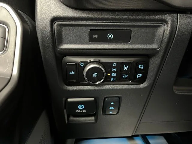 Used 2025 White Ford Lariat image 34