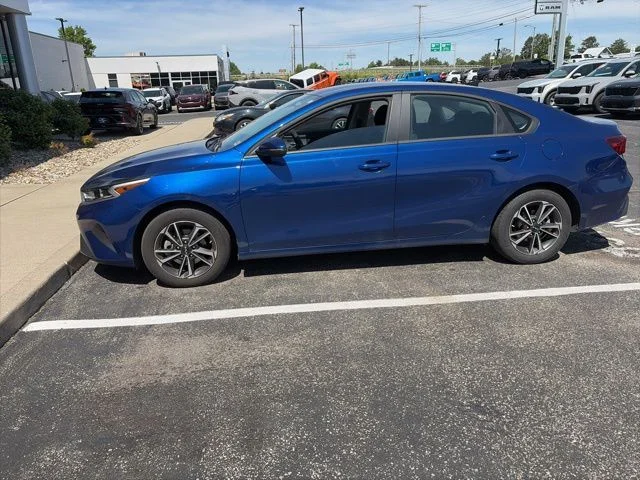 Used 2024 Blue Kia LXS image 3