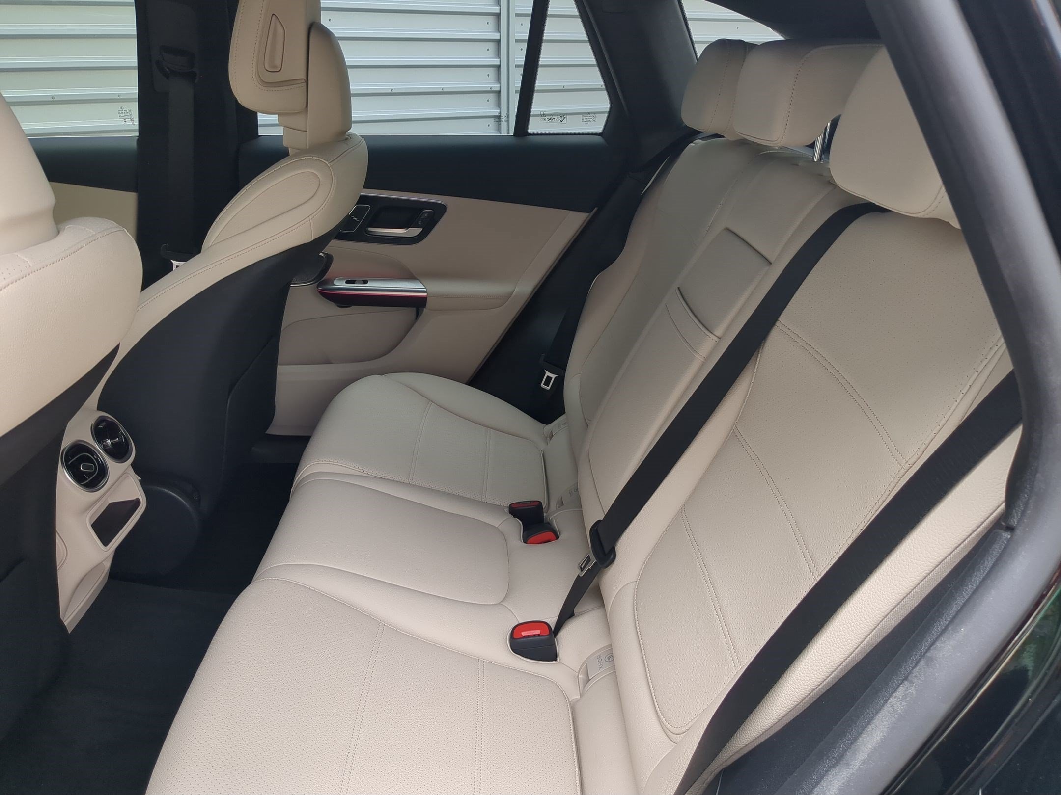Used 2025 Black Mercedes-Benz GLC 350e image 27