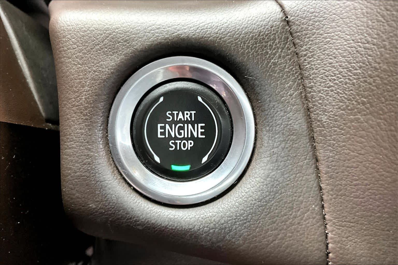 Used 2021 Summit White Chevrolet Z71 image 35