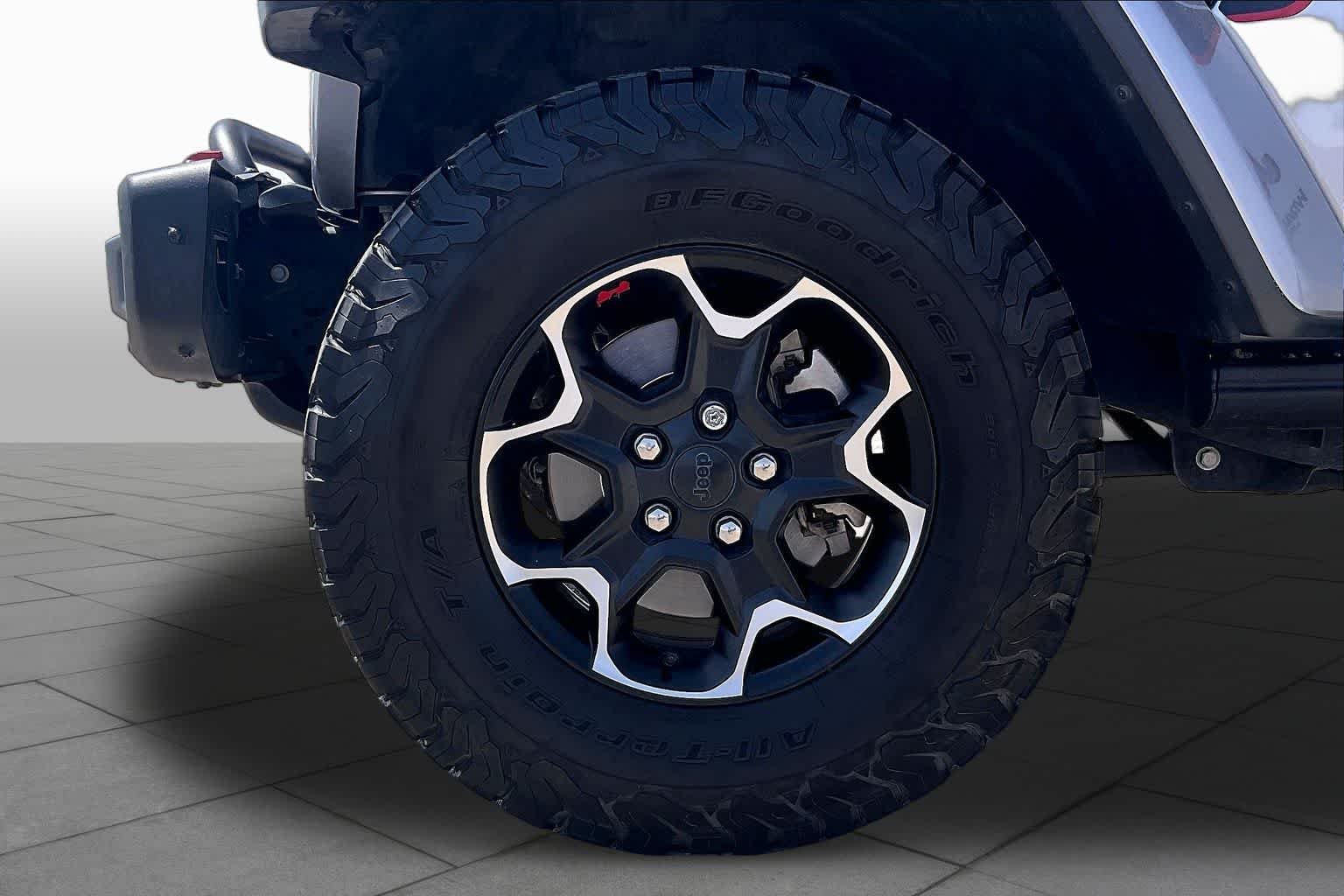 Used 2020 Billet Silver Metallic Clearcoat Jeep Recon image 10
