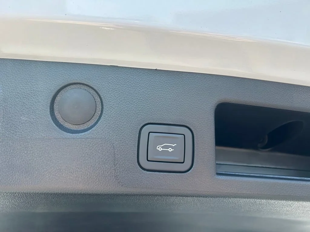 New 2027 Polar White Tricoat Chevrolet ACTIV image 13