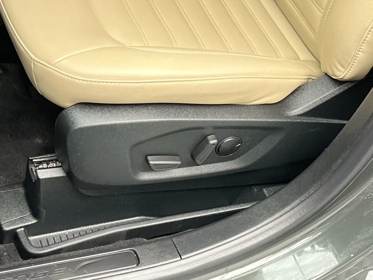Used 2022 Green Ford SEL image 10