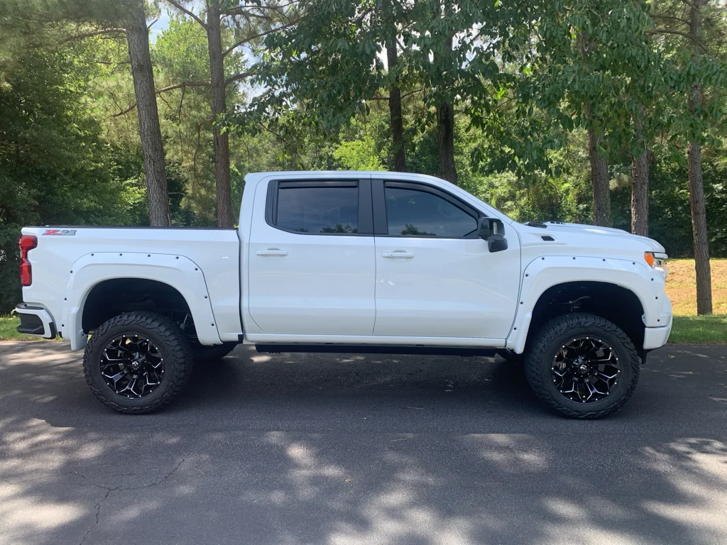 New 2026 Summit White Chevrolet RST image 10
