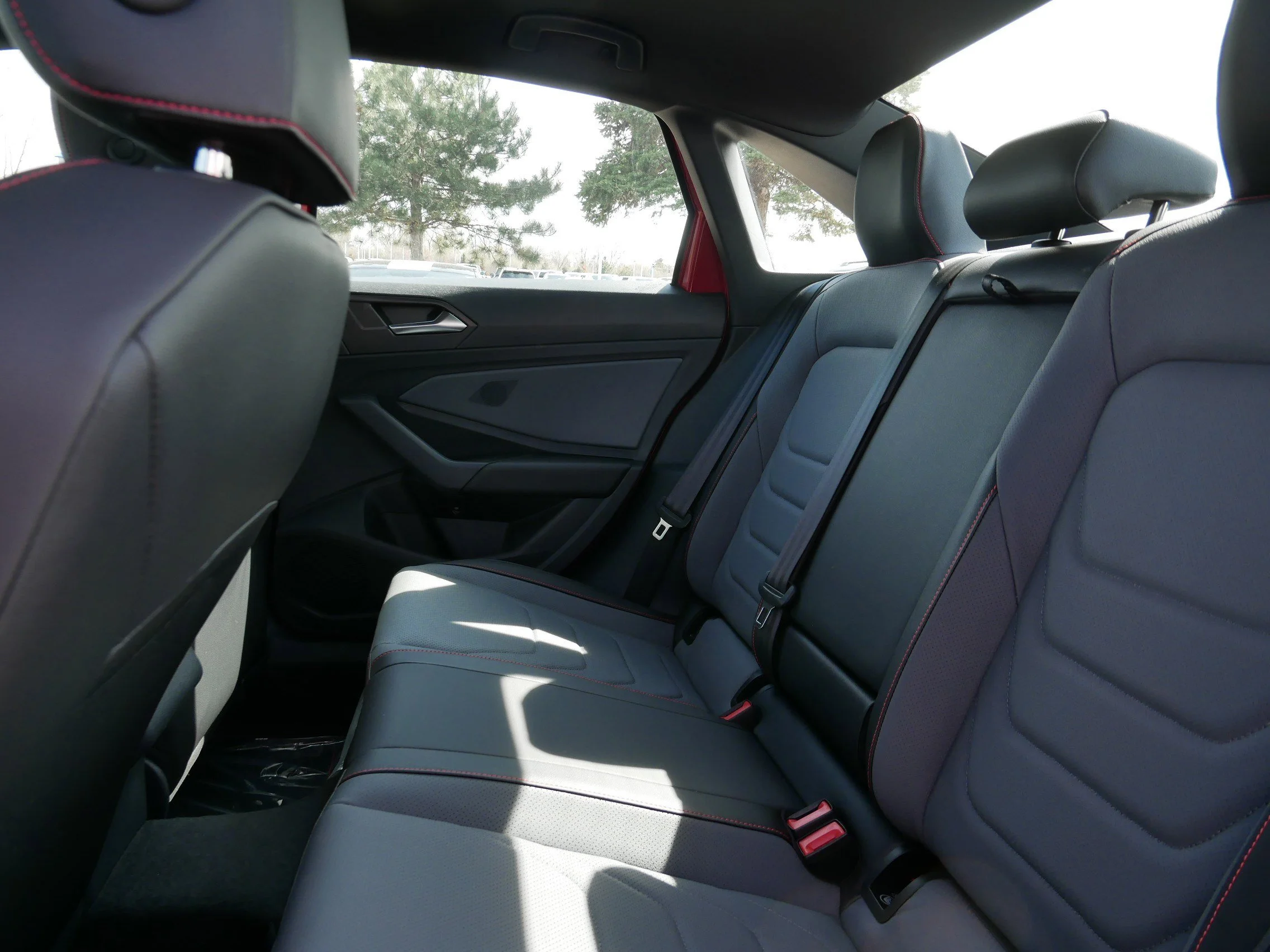 New 2026 Kings Red Metallic w/Deep Black Roof Volkswagen Autobahn image 5