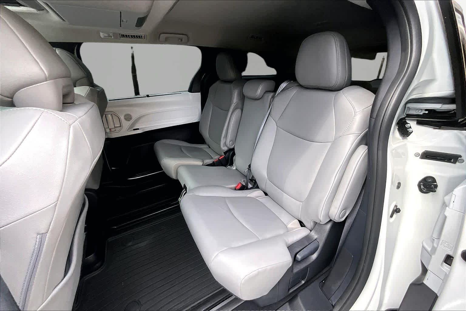 Used 2025 Wind Chill Pearl Toyota XLE image 21