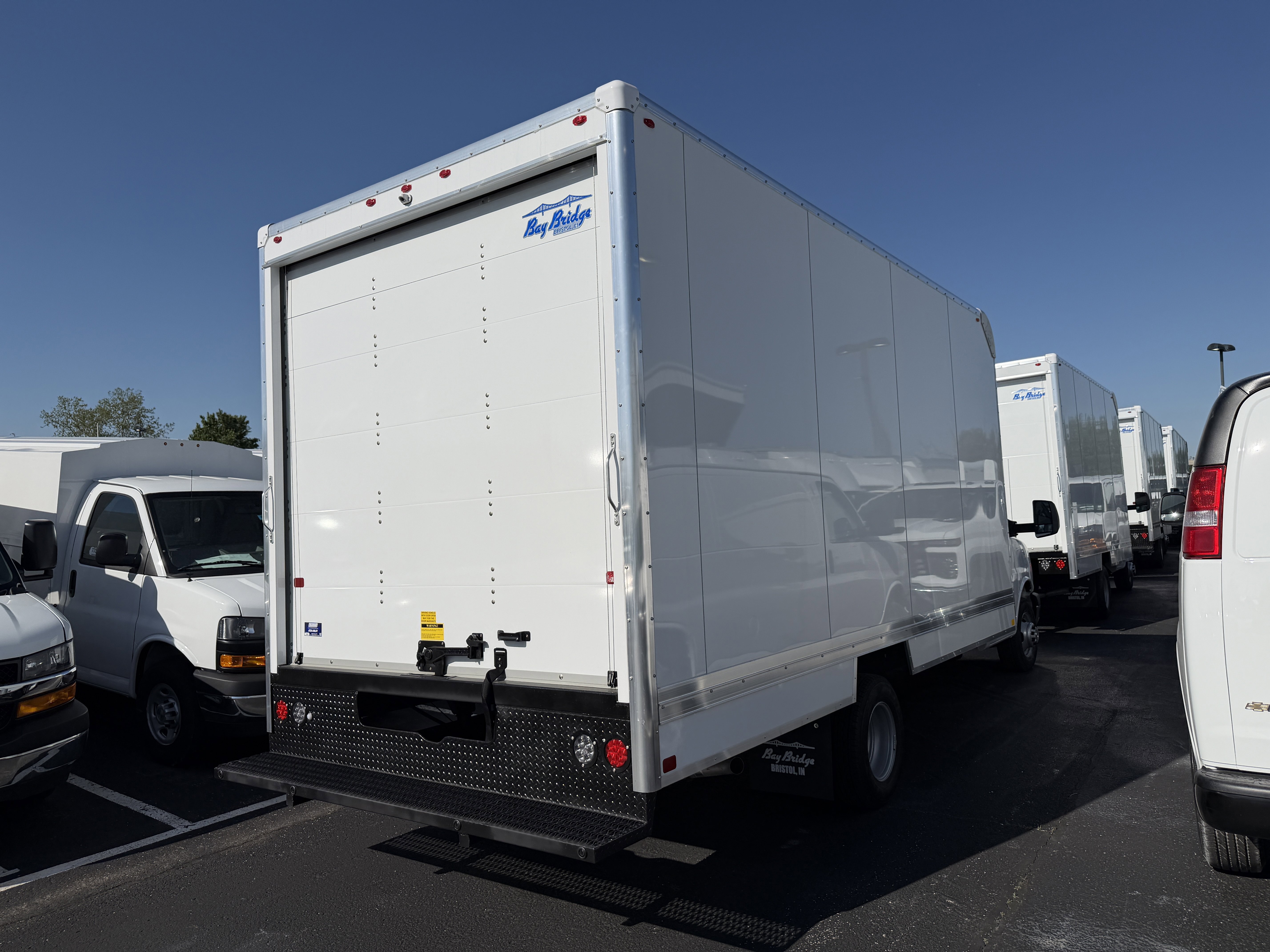 New 2026 Summit White Chevrolet 1WT image 7