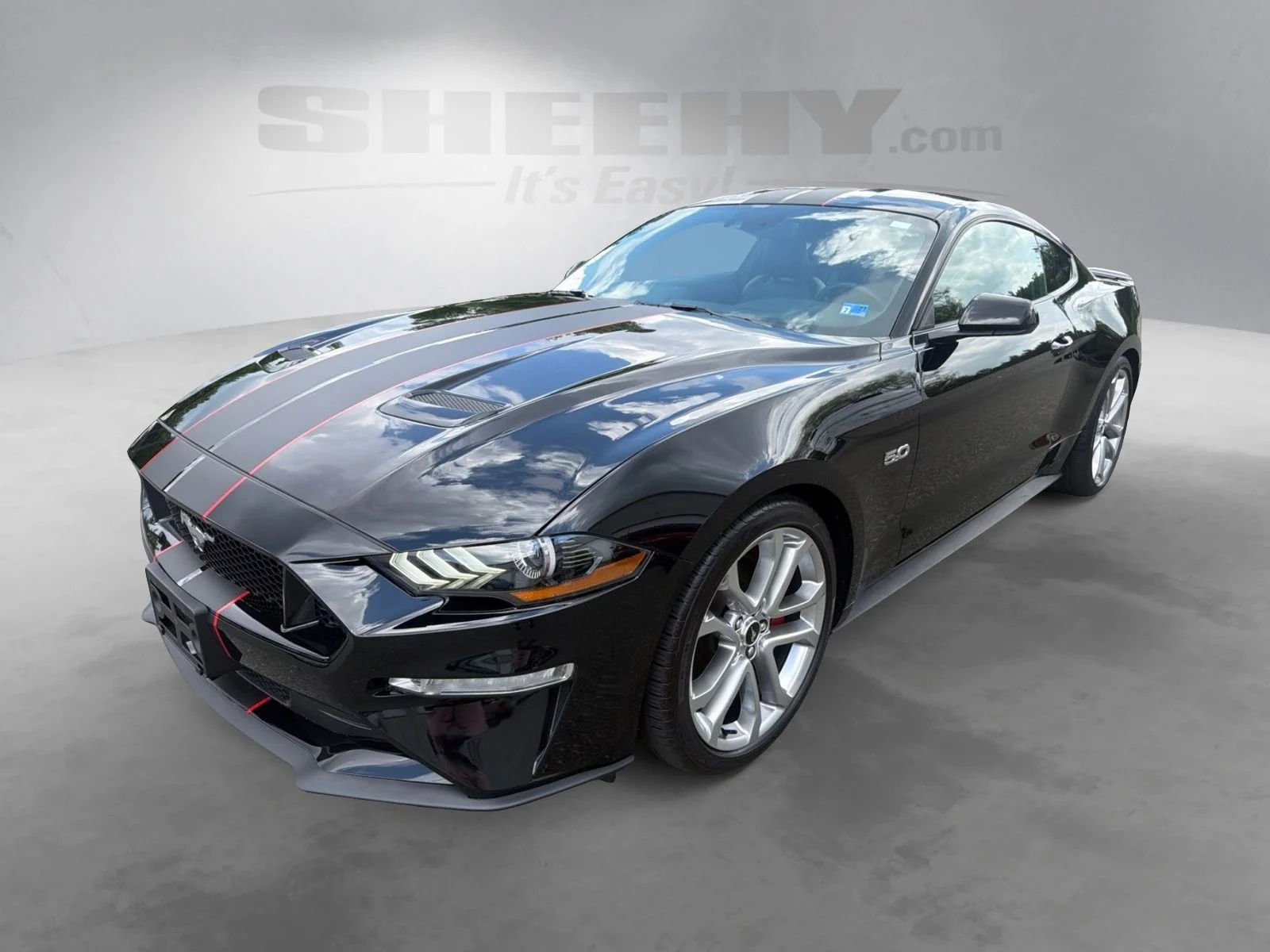 Used 2021  Ford GT Premium image 15