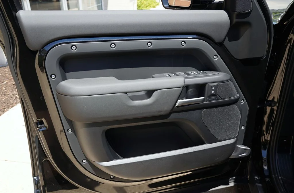New 2026 Santorini Black Land Rover S image 11