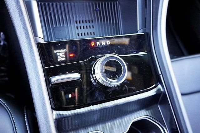 New 2026 Diamond Black Crystal Pearl-Coat Exterior Paint Jeep Limited image 36