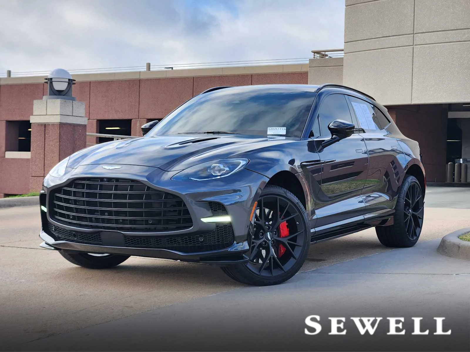2025 Aston Martin DBX 4.0 V8 707 AWD's photo