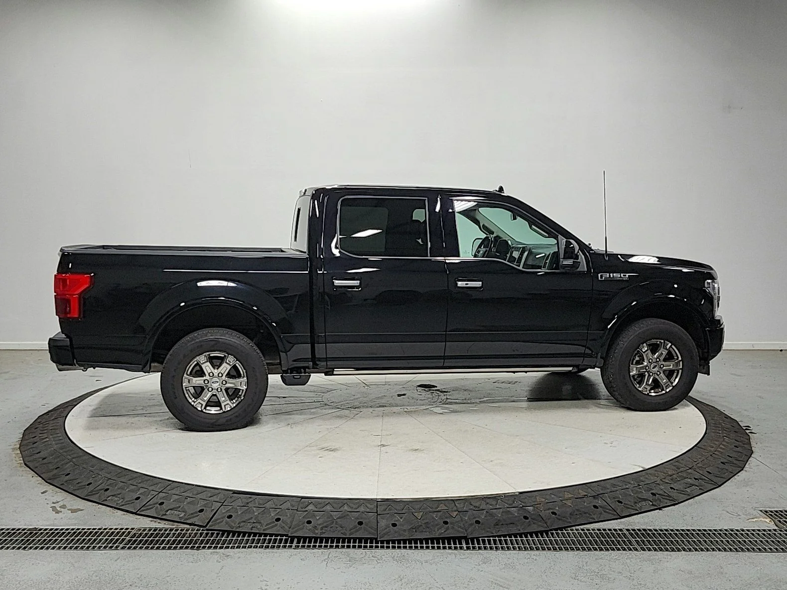 Used 2020 Black Ford Limited image 8