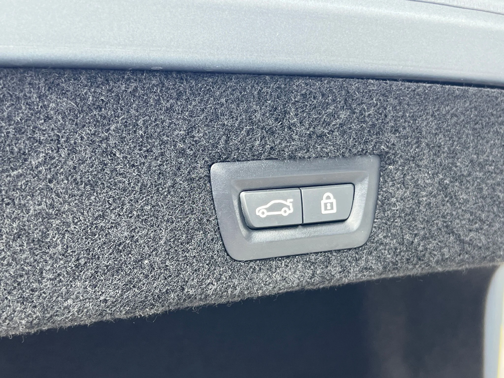 Used 2022 Blue BMW 750i xDrive image 23