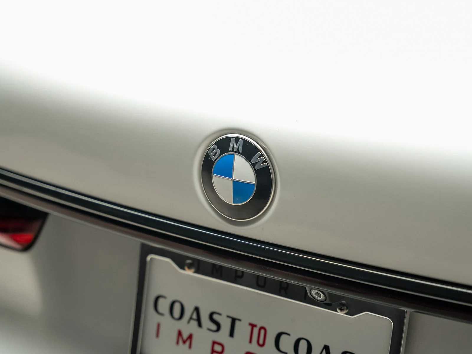 Used 2021 White BMW 750i xDrive image 18