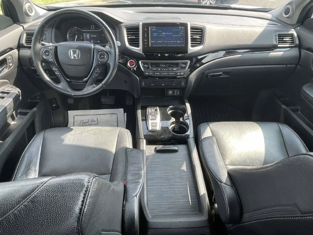 Used 2017  Honda Touring image 11